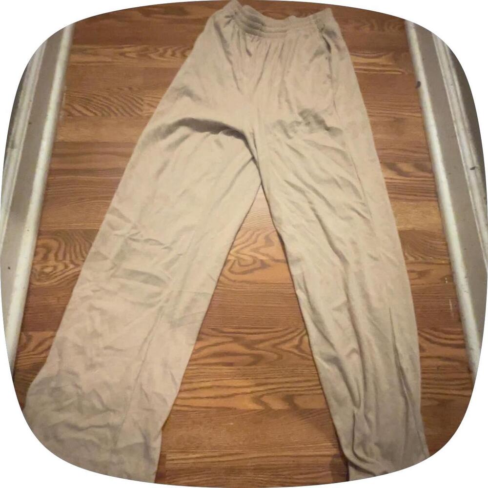 Gray sweatpants with elastic waistband and drawstring #loungewear #comfort
